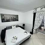Dea Maison Parthenope بيت للعطل
